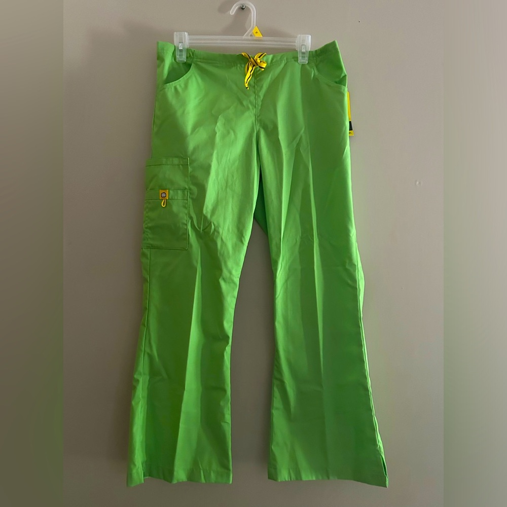 Wonder Winks Scrub Pants Flare Petite